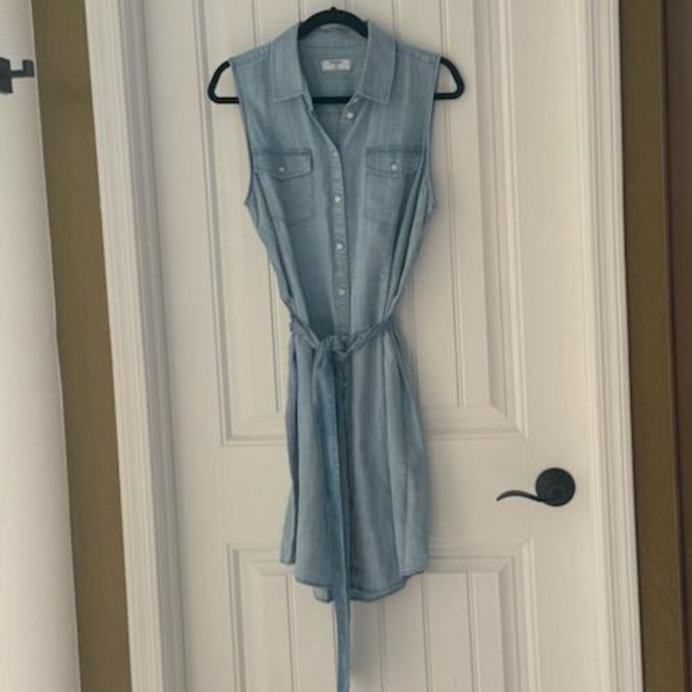 Untuckit Sleeveless Chambray Denim Dress